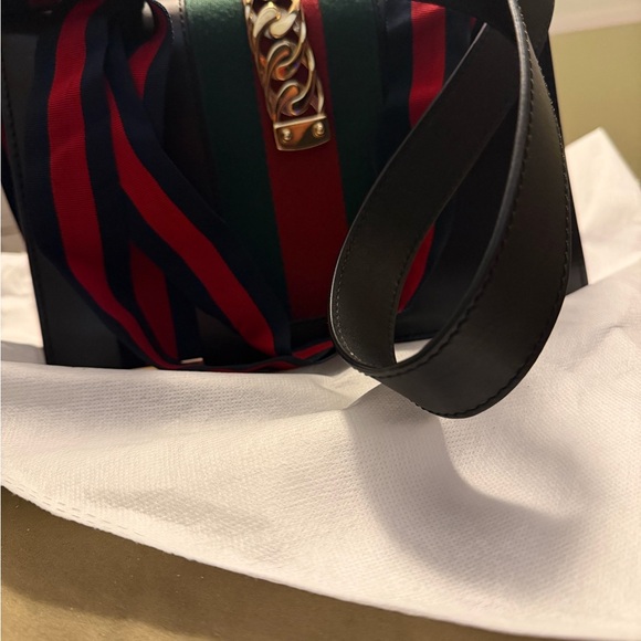 Gucci Black and Green Sylvie Shoulder Bag - Picture 5 of 8